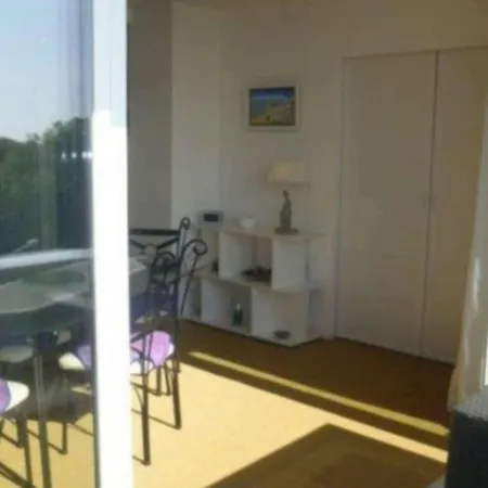 Apartment Royan, 3 Pieces, 4 Personnes - Fr-1-305-1480 *